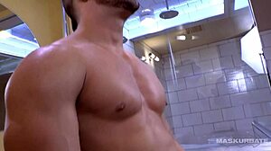 Gay amateur masturbator bares all and jerks off in high definition