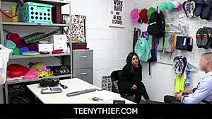 USA: Teen thief steals clothes — and gets caught on camera — vikki Valentine