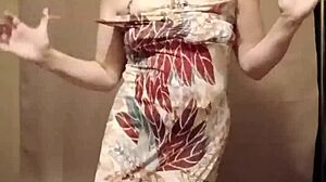 2024 09 18 esclave f strip tease sexy